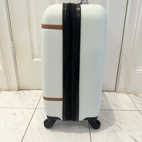 Samsonite Oyster Bay Deluxe Carry- On Suitcase - Picture 8 of 15